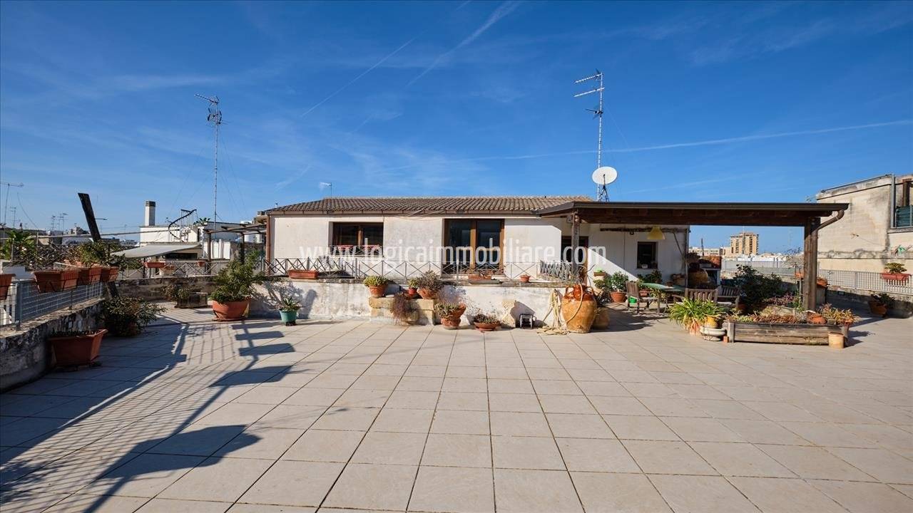 3 bedrooms Penthouse in Lecce, Italy No. 118719