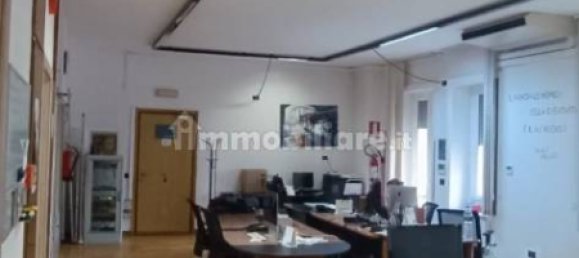 Офис с 3 комнатами в Галларате, Италия № 327618 2