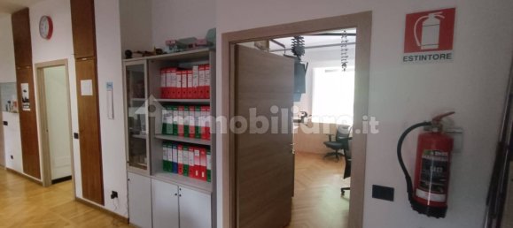 Офис с 3 комнатами в Галларате, Италия № 327618 3