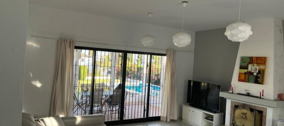 4 bedrooms Villa in Marbella, Spain No. 146018 3