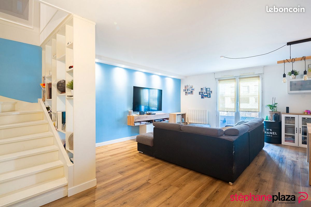 4 bedrooms Duplex in Bezons, France No. 146972