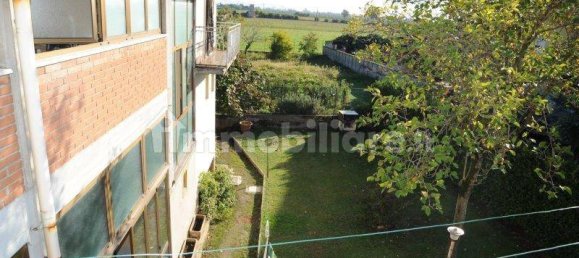 Здание с 5 комнатами в Романо ди Ломбардия, Италия № 156609 15