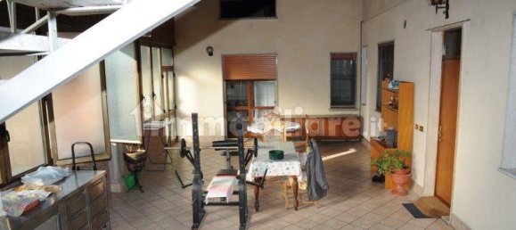 Здание с 5 комнатами в Романо ди Ломбардия, Италия № 156609 16