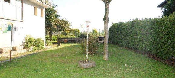 Здание с 5 комнатами в Романо ди Ломбардия, Италия № 156609 8