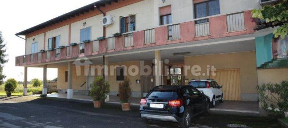 Здание с 5 комнатами в Романо ди Ломбардия, Италия № 156609 20