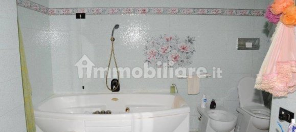 Здание с 5 комнатами в Романо ди Ломбардия, Италия № 156609 19