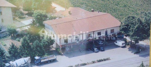 Здание с 5 комнатами в Романо ди Ломбардия, Италия № 156609 11