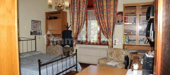 Здание с 5 комнатами в Романо ди Ломбардия, Италия № 156609 18