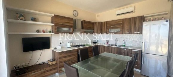 2 bedrooms Penthouse in Marsalforn, Malta No. 6072 5