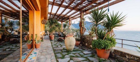 6 bedrooms Villa in Recco, Italy No. 214607 16