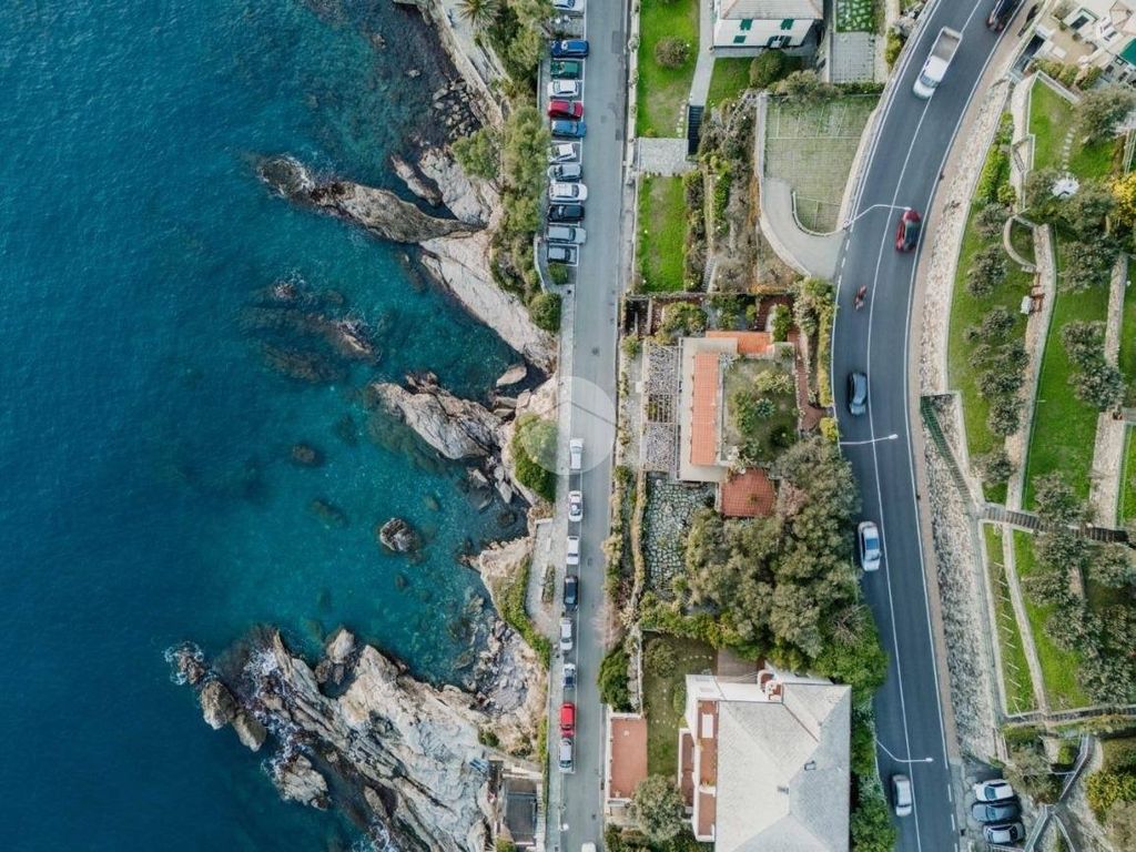 6 bedrooms Villa in Recco, Italy No. 214607