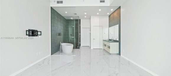 4 dormitorios propiedad comercial en venta en Miami, Miami-Dade, Florida, USA № 615725 17