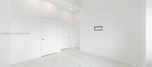 4 dormitorios propiedad comercial en venta en Miami, Miami-Dade, Florida, USA № 615725 9