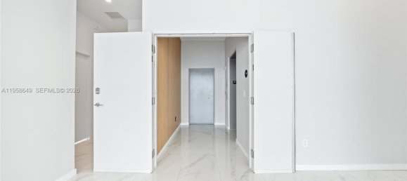 4 dormitorios propiedad comercial en venta en Miami, Miami-Dade, Florida, USA № 615725 30