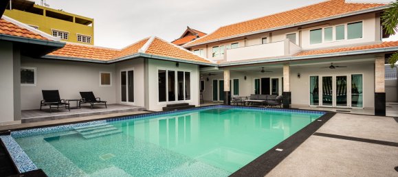 Дом с 4 спальнями в Паттайя, Таиланд № 60058 2