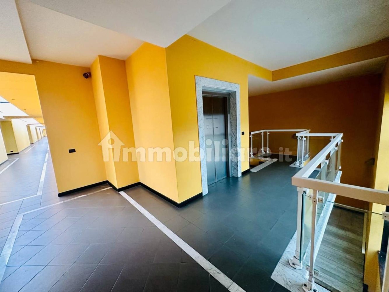 3 rooms Office in Capannori, Italy No. 272650