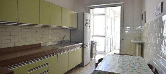 Apartamento de 4 dormitorios en Bari, Italy No. 381719 5
