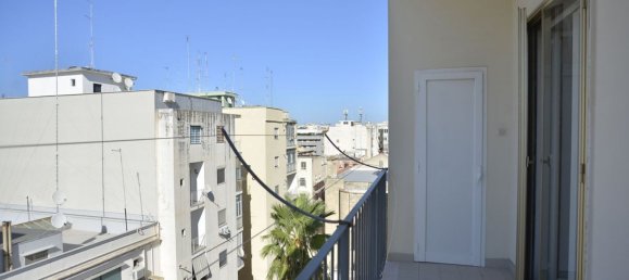 Apartamento de 4 dormitorios en Bari, Italy No. 381719 14
