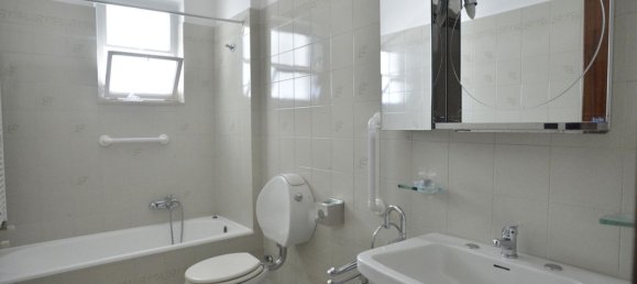 Apartamento de 4 dormitorios en Bari, Italy No. 381719 18