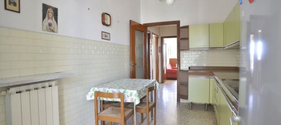 Apartamento de 4 dormitorios en Bari, Italy No. 381719 8