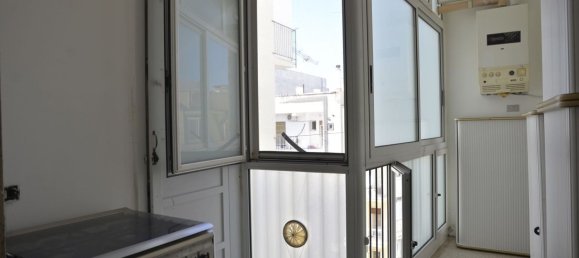 Apartamento de 4 dormitorios en Bari, Italy No. 381719 6