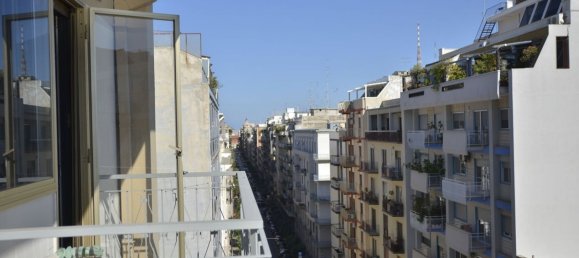 Apartamento de 4 dormitorios en Bari, Italy No. 381719 2