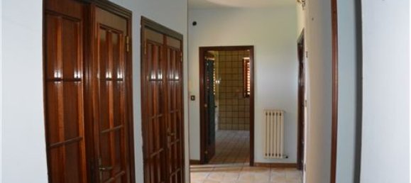 3 bedrooms Villa in Castel di Sasso, Italy No. 289461 3