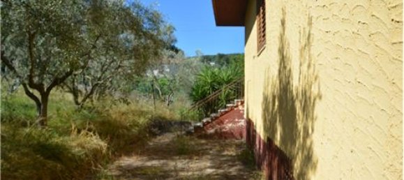 3 bedrooms Villa in Castel di Sasso, Italy No. 289461 2