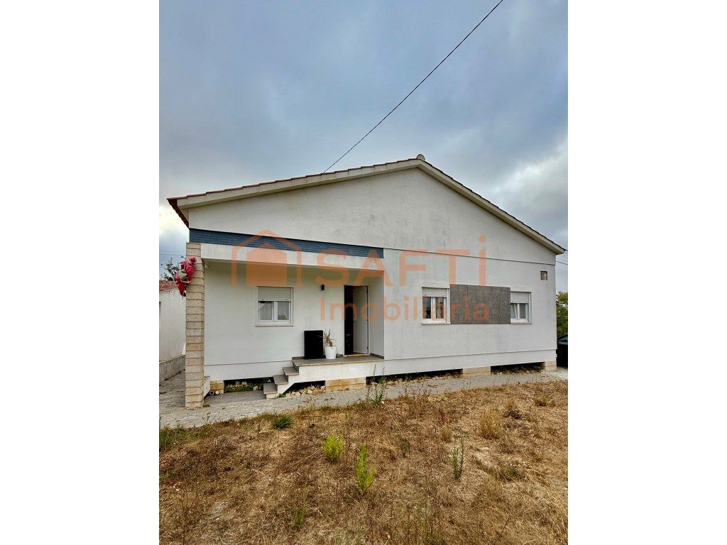 2 bedrooms House in Torres Vedras, Portugal No. 245661