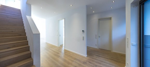 4 bedrooms Villa in Meerbusch, Germany No. 367241 6