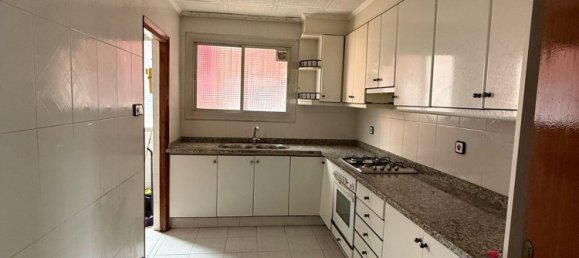 4 bedrooms Apartment in Terrassa, Spain No. 172314 3