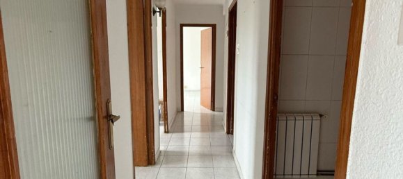 4 bedrooms Apartment in Terrassa, Spain No. 172314 6