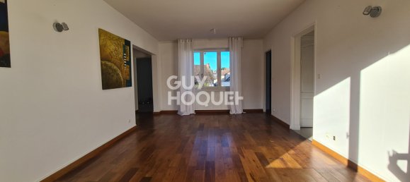 3 bedrooms Apartment in Dreux, France No. 93345 2
