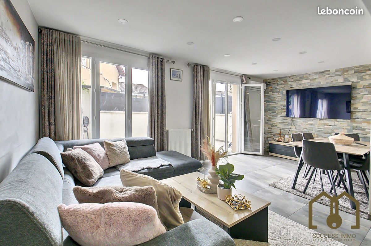 3 bedrooms House in Rhone, France No. 335253