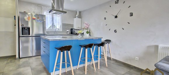 3 bedrooms House in Rhone, France No. 335253 3