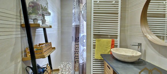 3 bedrooms House in Rhone, France No. 335253 7