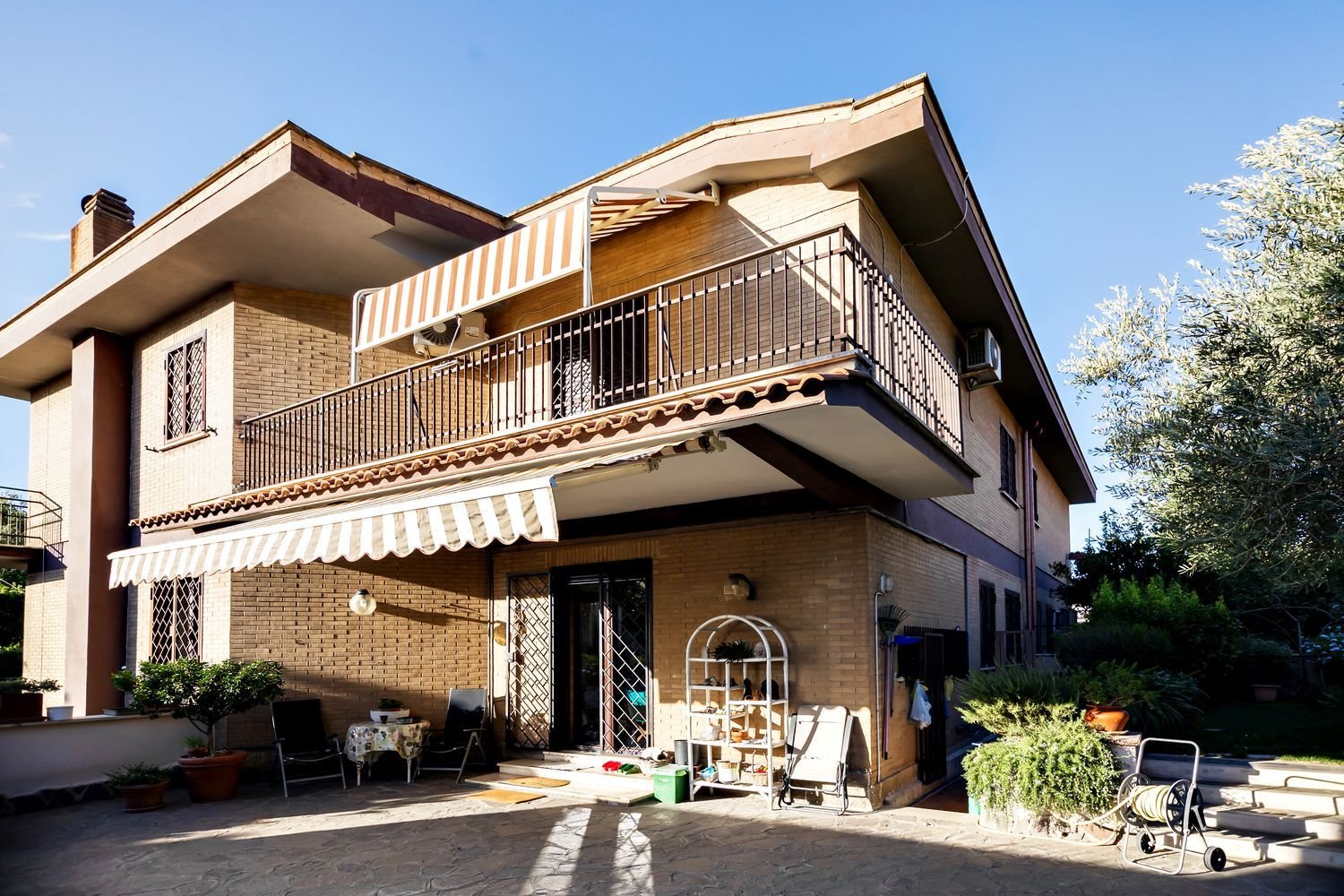 5 bedrooms Villa in Rome, Italy No. 320930