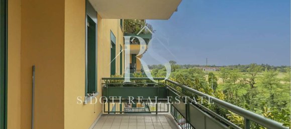 5 rooms Apartment in Pioltello, Italy No. 2572 28