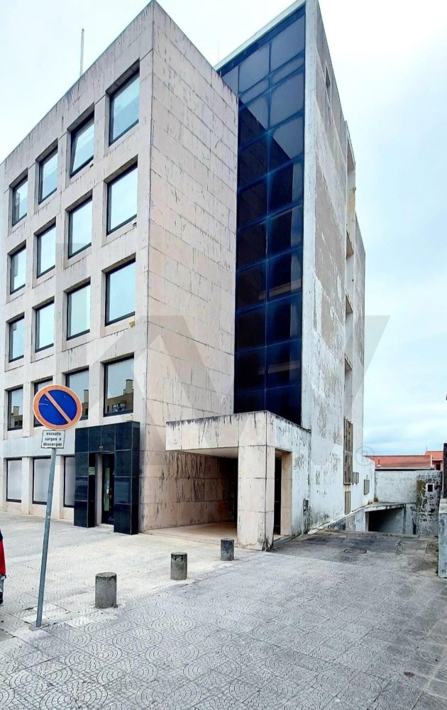 592m² Commercial property in Matosinhos, Portugal No. 194302