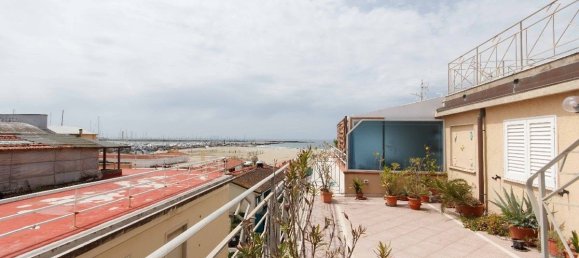 3 Schlafzimmer Villa in Viareggio, Italy, Nr. 73361 24
