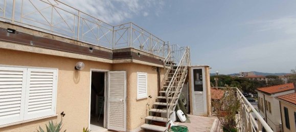 3 Schlafzimmer Villa in Viareggio, Italy, Nr. 73361 3