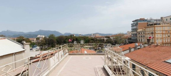 3 Schlafzimmer Villa in Viareggio, Italy, Nr. 73361 2