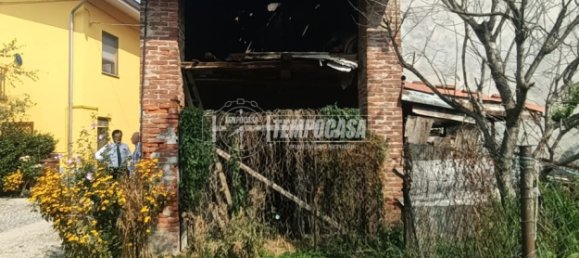 Земельный участок с 1 комнатой в Ивреа, Италия № 79904 3