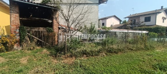 Земельный участок с 1 комнатой в Ивреа, Италия № 79904 2