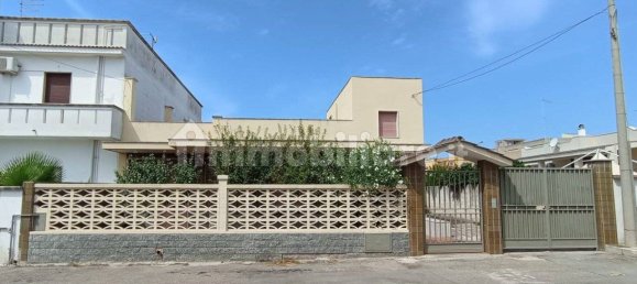 3 غرف نوم فيلا في Pulsano, Italy رقم 342369 10