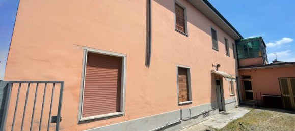 Edificio en Montanaso Lombardo, Italy 310 m² No. 364339 3