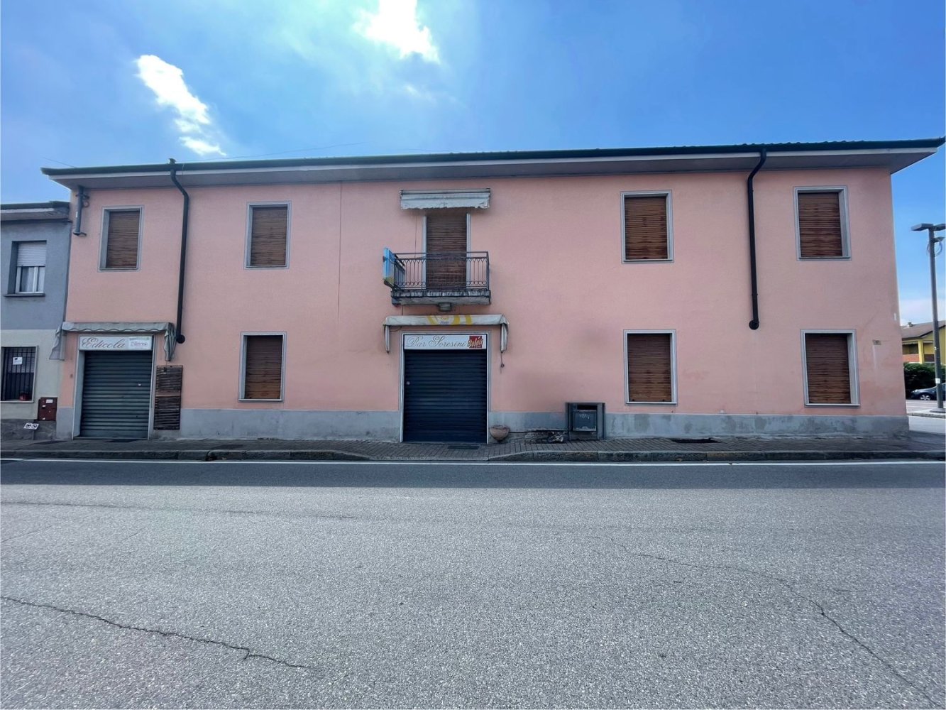 Edificio en Montanaso Lombardo, Italy 310 m² No. 364339