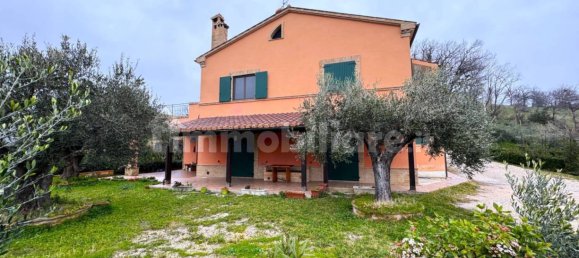 Дом с 5 спальнями в Толентино, Италия № 10851 5