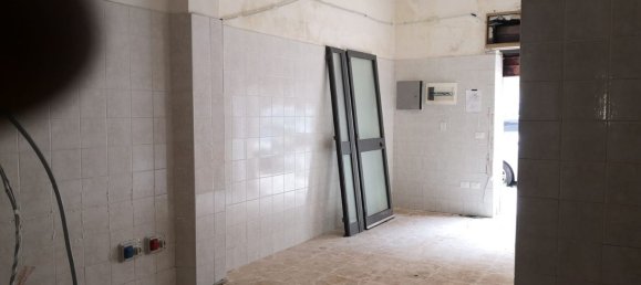 130m² Commercial property in Messina, Italy No. 256300 12