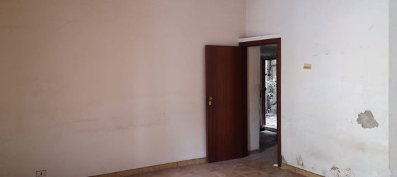 130m² Commercial property in Messina, Italy No. 256300 6